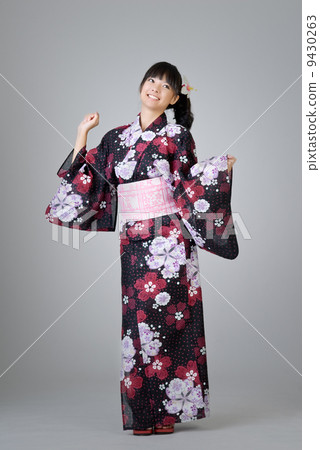 Japanese girl dancing 9430263