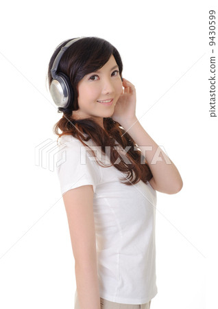 Woman listen music 9430599