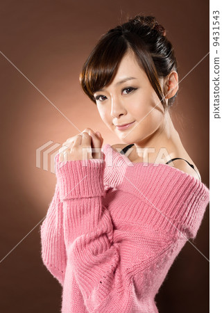 Attractive sexy Asian lady 9431543