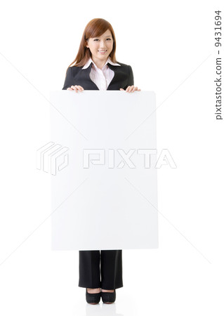 empty blank board 9431694