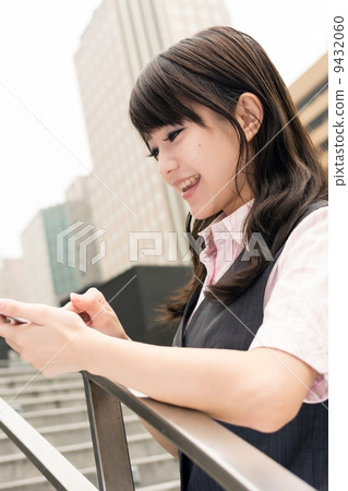 use smartphone use smartphone 9432060