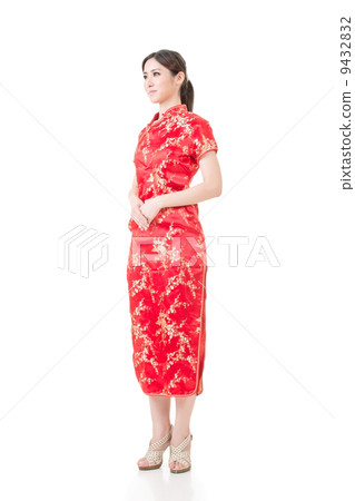 Asian woman in cheongsam Asian woman in cheongsam 9432832