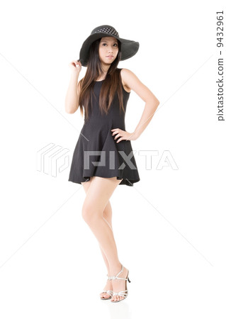 Elegant asian young lady Elegant asian young lady 9432961