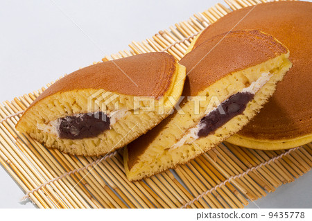 Grilled Mikasa · Japanese sweets 9435778