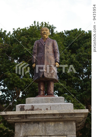 Duke Ito Hirofumi statue 9435954
