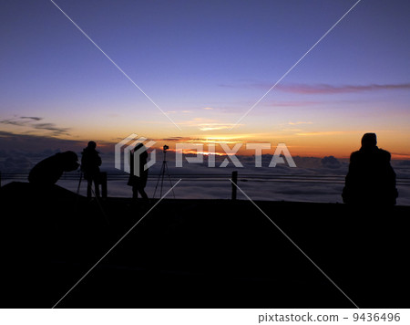 從Mount Mauna Kea的日出 從Mount Mauna Kea的日出 9436496