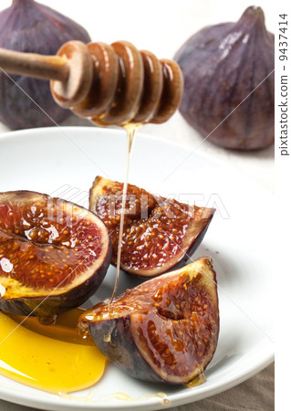Figs and honey 9437414