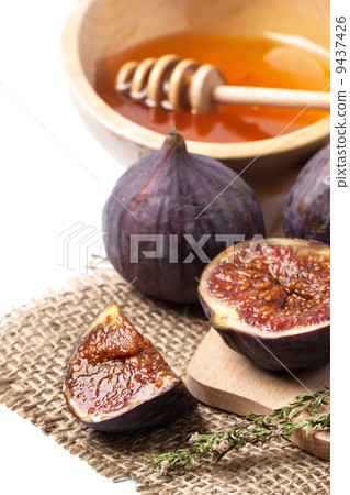 Figs and honey 9437426