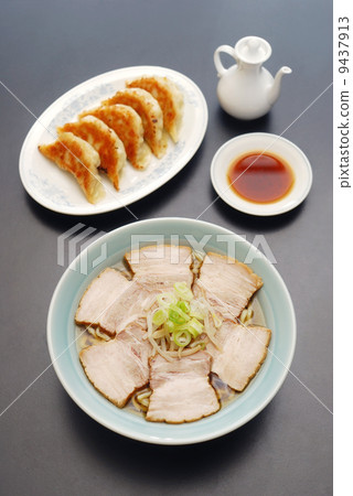 Char siu noodles 9437913