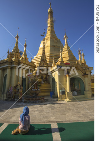 Sangley · Paya of Yangon Sangley · Paya of Yangon 9438753