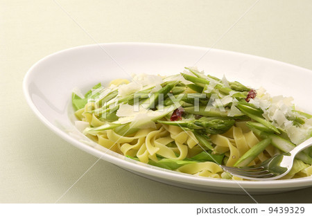 Asparagus pasta 9439329