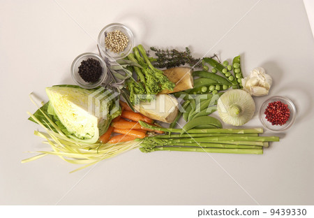 Spring vegetables 9439330