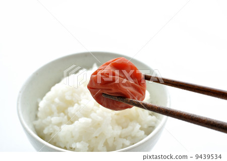 煮熟的米飯和Umeboshi 9439534