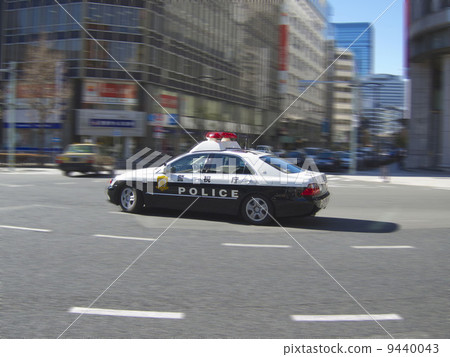 Running police car 9440043