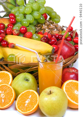 punnet with fruits and juice 9440110