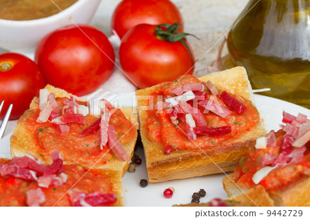 spanish tapas    - bread with tomatoes and jamon 9442729