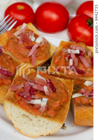 bread with tomatoes and jamon close up 9442735