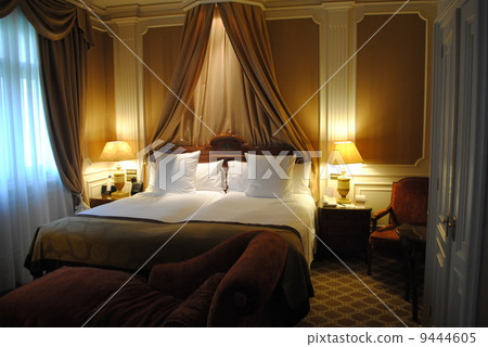 The bedroom  9444605