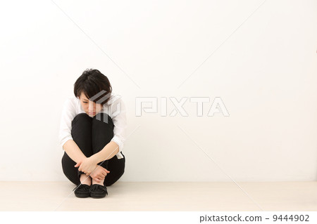Captured women 9444902