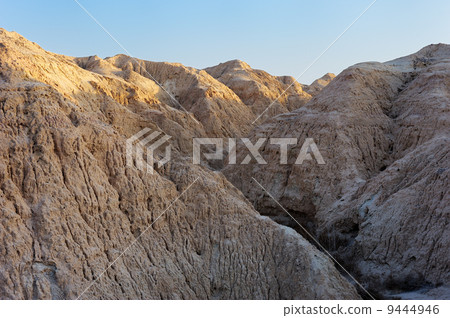 Arava desert in the first rays of the sun 9444946