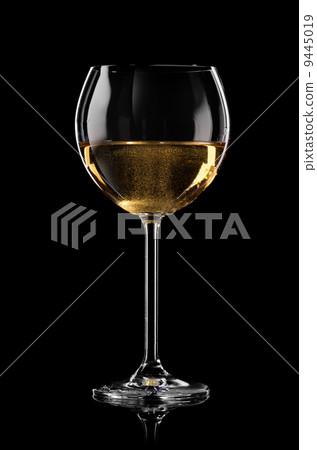 Sparkling wine 9445019