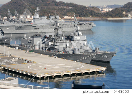 護航船“Oonami”“Taruugi”“Higugea”入口景觀 9445603