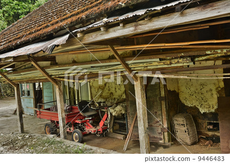 Old ruined house Old ruined house 9446483