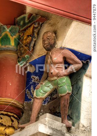 Chinese temple statue 9447879