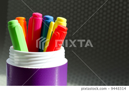 Lots of Assorted Colors Marker Pens 9448314