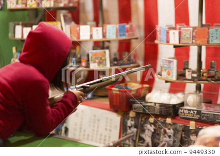 Shooting in the night shop Shooting in the night shop 9449330