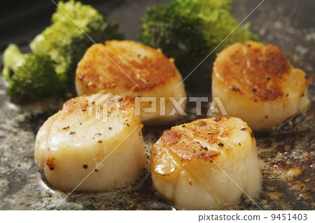 Grilled scallop with butter 9451403