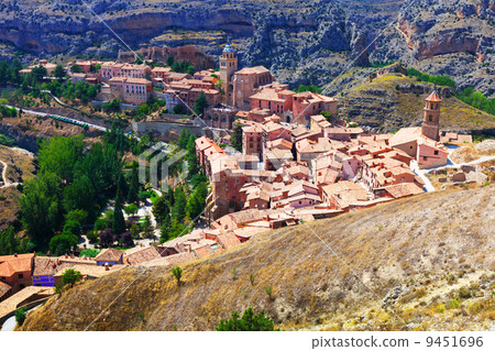 General view of town at Aragon in summer 9451696