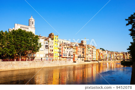 river Onyar and picturesque houses in Girona. Catalonia 9452078