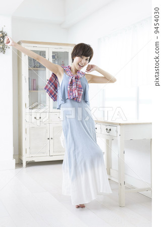 年輕的女士 年輕的女士 9454030
