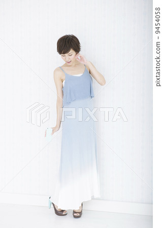 young woman      9454058