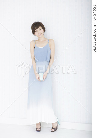 young woman      9454059