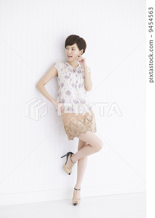 年輕的女士 年輕的女士 9454563