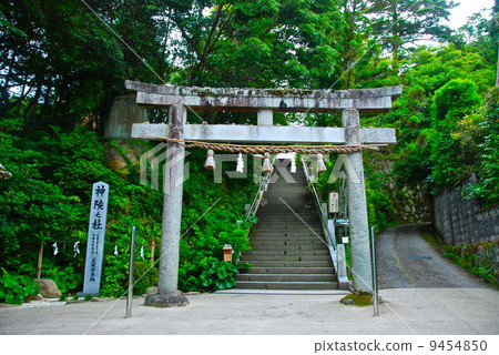 Tamakusu神社的“鳥居”（Tamatsuki Yotsuyama，松江市島根縣） 9454850