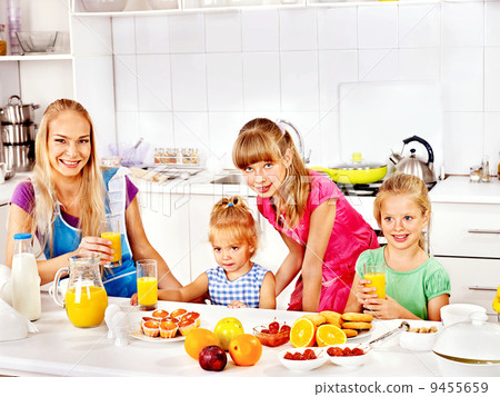 Family breakfast with child Family breakfast with child 9455659