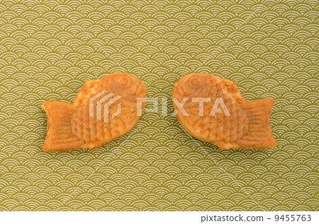 Taiyaki and the Qinghai wave of Kichiyo pattern representing a calm wave 9455763