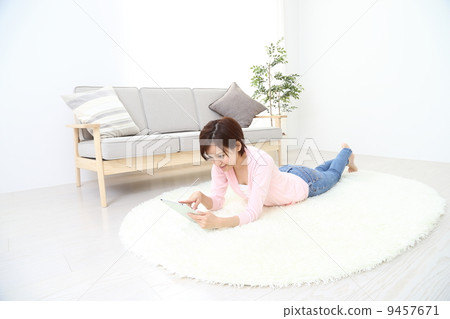A relaxing woman 9457671