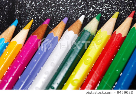 Wet crayons 9459088