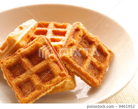 White dishes and waffles 9461952