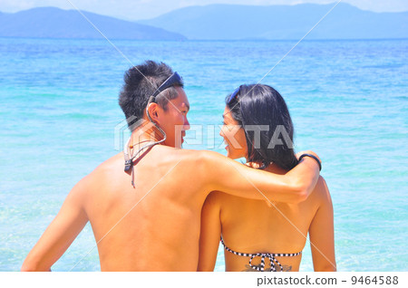 在海灘的夫婦 9464588