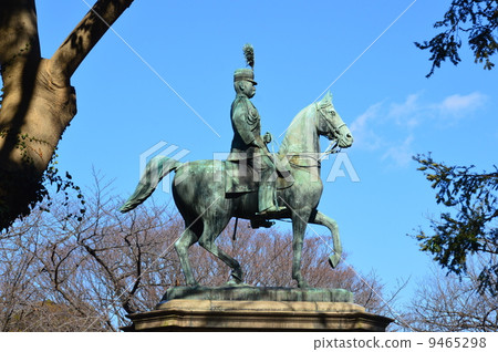 小松宮前軒騎士的馬雕像（上野御苑/上野，東京都上野） 9465298