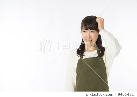 一個圍裙的女人 一個圍裙的女人 9465451