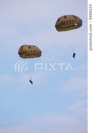 Parachute descent 9466024