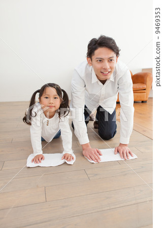Parent and child climbing Parent and child climbing 9469353