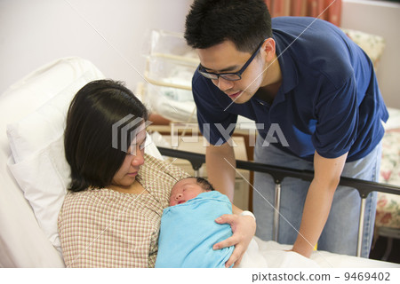 Asian chinese newborn baby girl and daddy in hospital 9469402