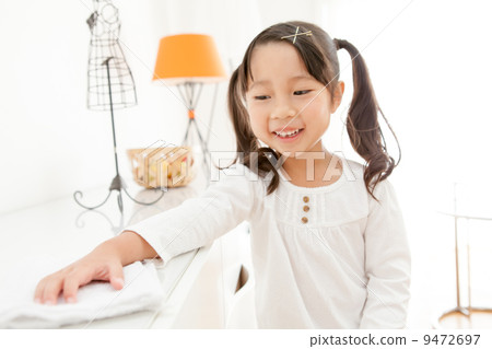 5-year old child to clean 5-year old child to clean 9472697